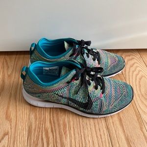 Nike Flyknit Free Runn